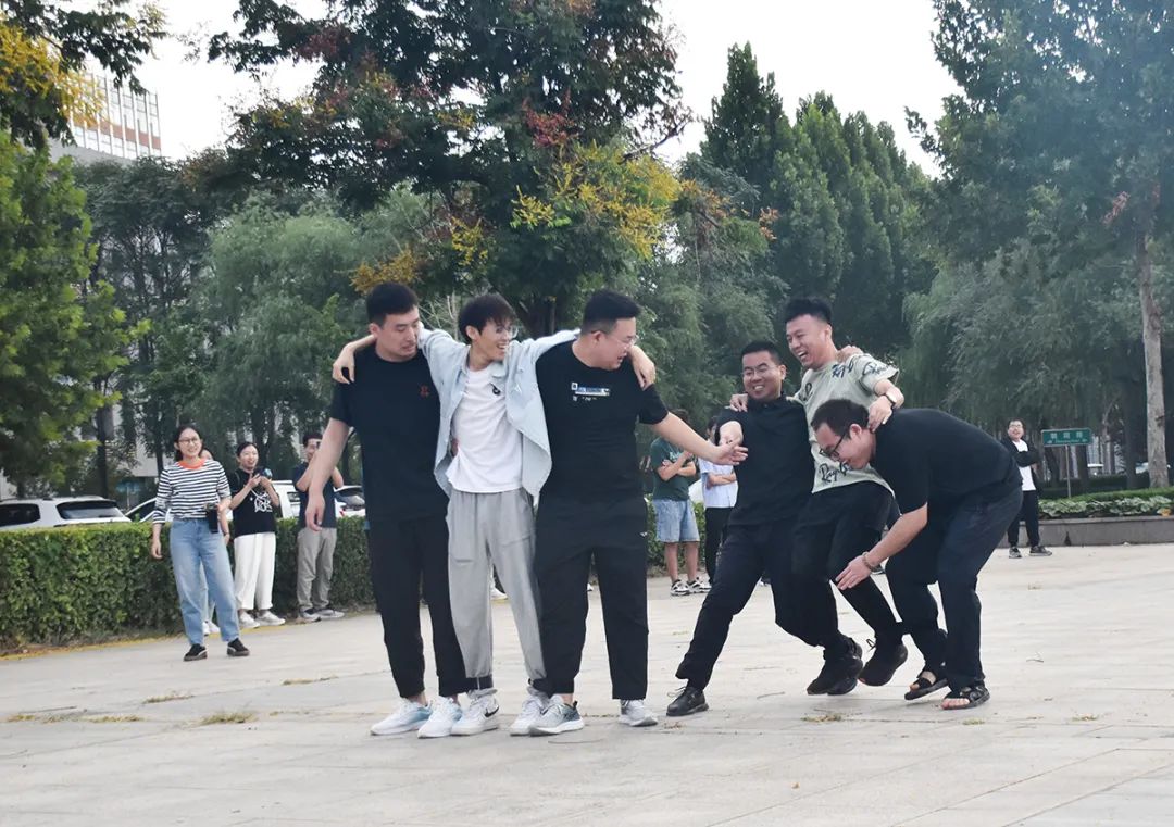 環球軟件舉行“迎中秋，慶國慶”員工趣味運動會